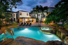 Villa sleeps 18 in Miami Shores with Movie theater / Pool / Jacuzzi